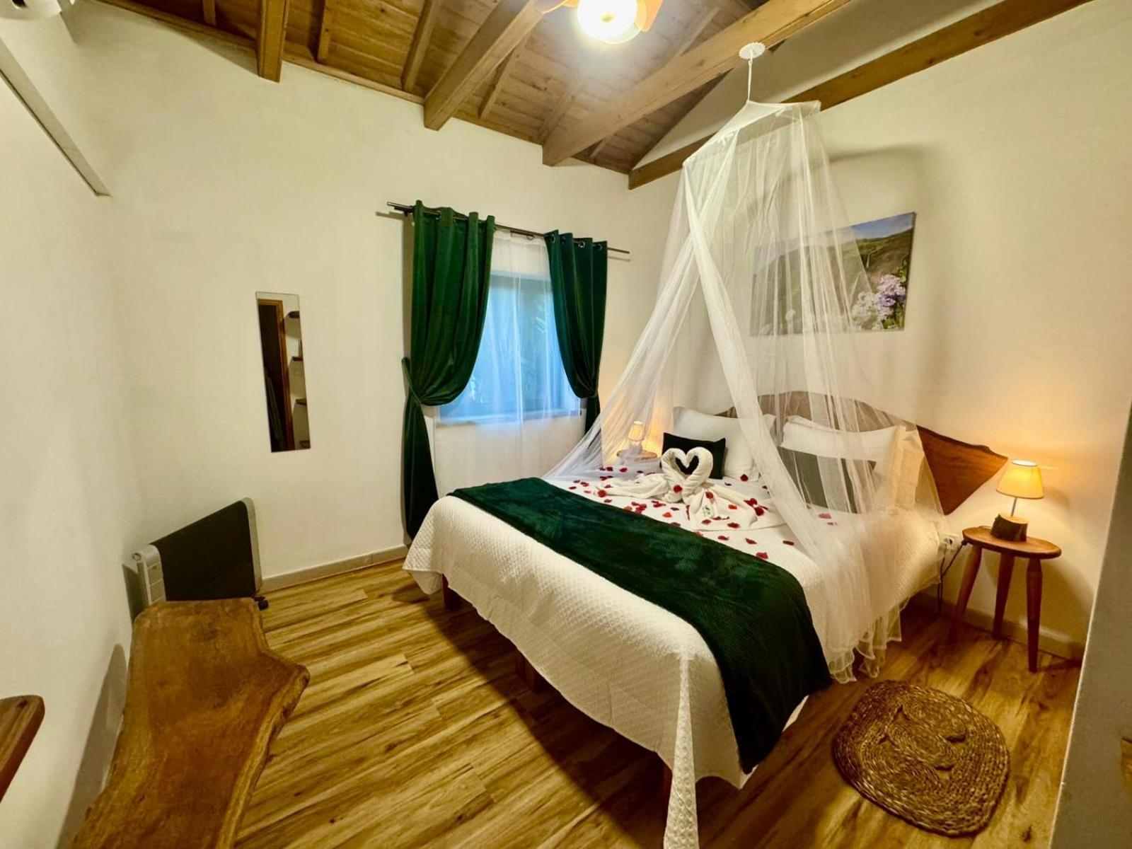 דירות סנטה קרוז דאס פלורס Casas Da Quinta מראה חיצוני תמונה